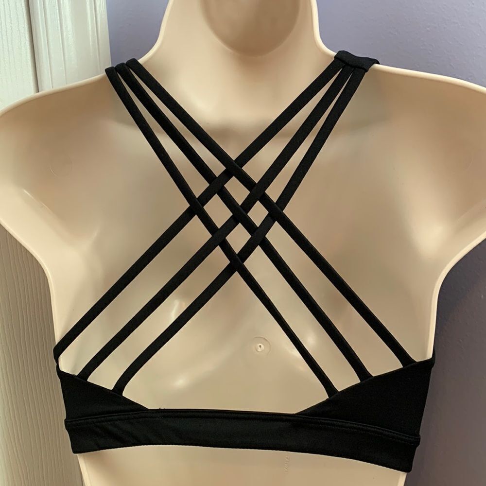 VictoriaβsΒ Secret SportβStrappy Back Lightweight Wireless Sports Bra XSβblack
